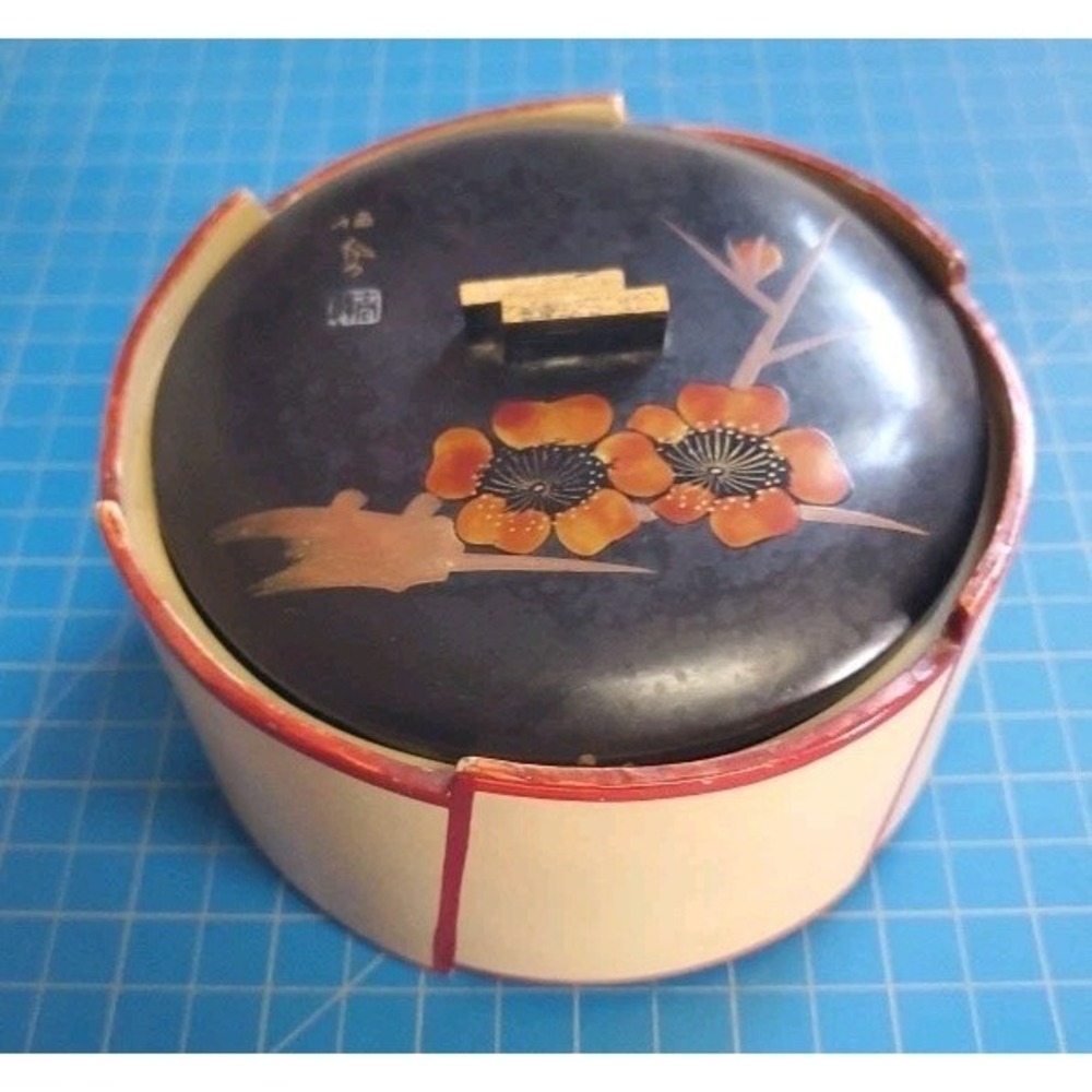 VINTAGE JAPAN MADE LAQUER BOWL-DISH WITH LID 5.5" WIDE